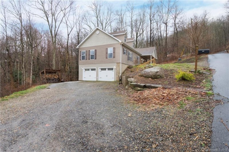 Property image 3 at 128 Carriage Drive, Fairview, NC 28730