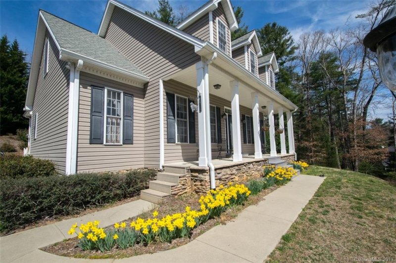 Property image 2 at 18 Bellariva Drive, Hendersonville, NC 28739