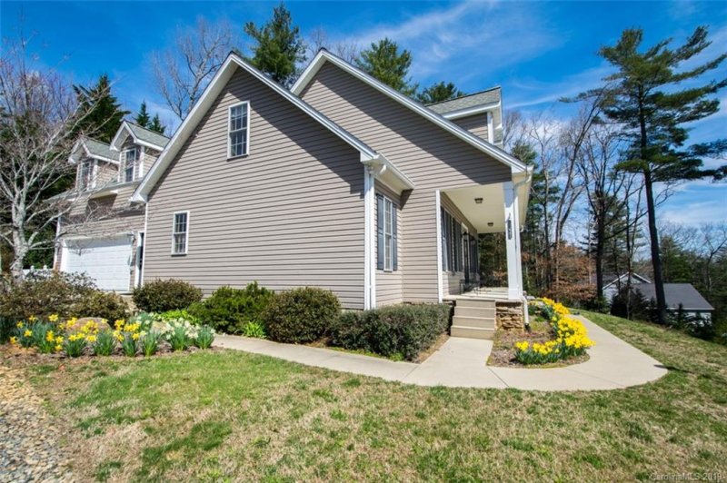 Property image 4 at 18 Bellariva Drive, Hendersonville, NC 28739