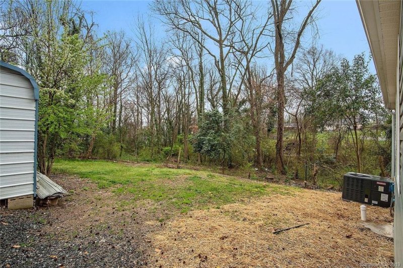 Property image 2 at 635 Robertson Avenue, Charlotte, NC 28208
