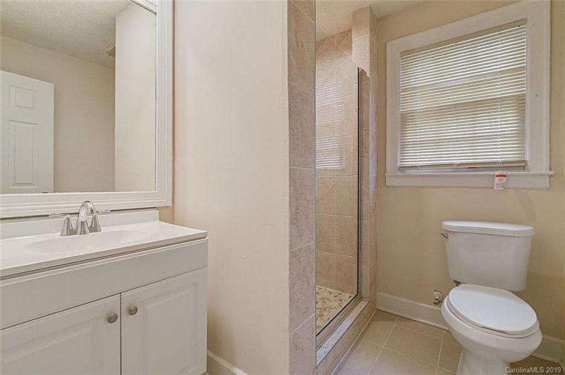 Property image 3 at 635 Robertson Avenue, Charlotte, NC 28208