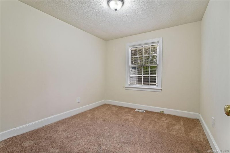Property image 5 at 635 Robertson Avenue, Charlotte, NC 28208