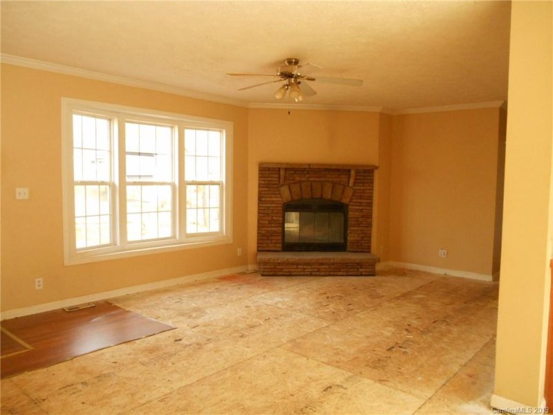 Property image 2 at 1083 Oakbrook Lane, Denver, NC 28037