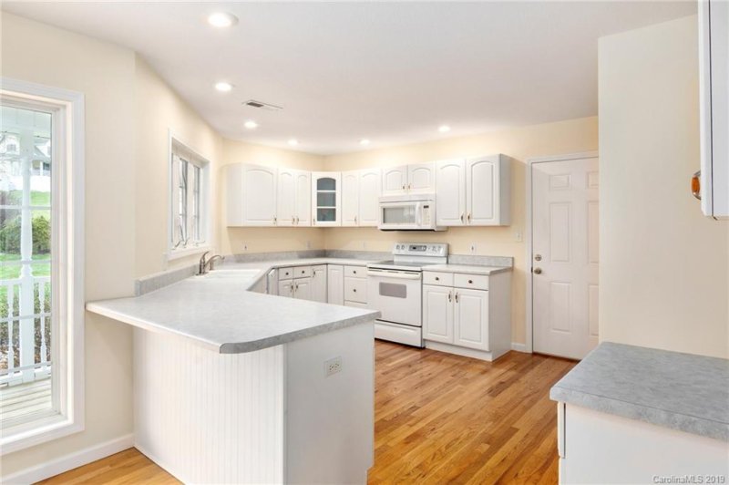 Property image 3 at 109 Meadow Run, Asheville, NC 28806