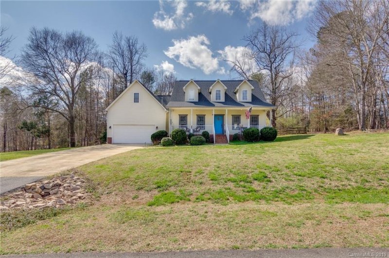 Property image 2 at 322 Little Daisy Lane, York, SC 29745