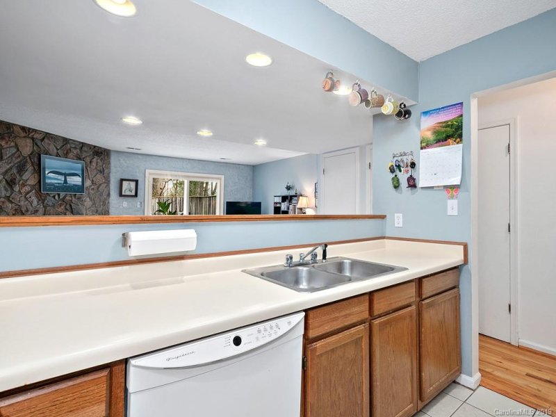 Property image 3 at 16 Spears Avenue, Asheville, NC 28801