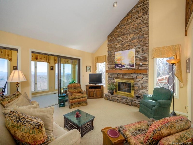 Property image 4 at 204 Fleetwood Plaza, Hendersonville, NC 28739