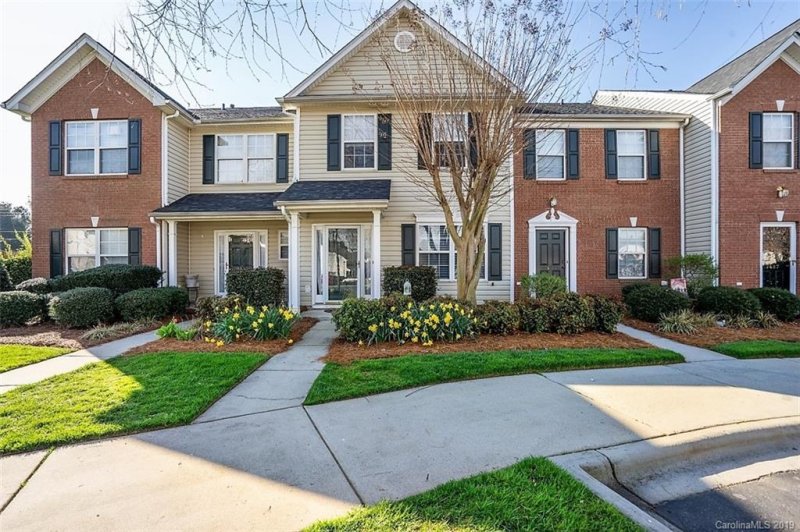 7483 Bluff Point Lane