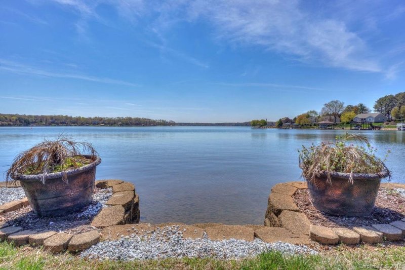 Property image 2 at 2709 Westview Drive, Sherrills Ford, NC 28673