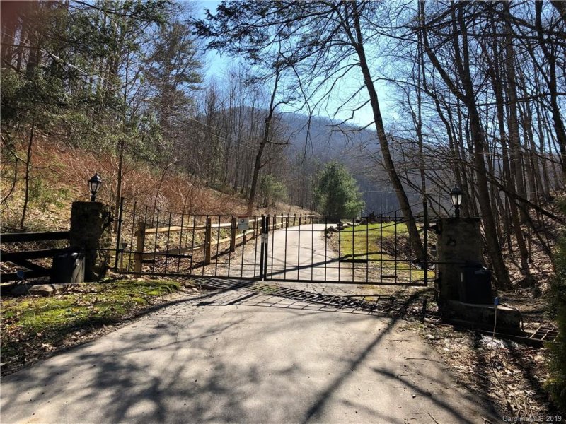 Property image 2 at 509 Curry Comb Trail, Waynesville, NC 28785