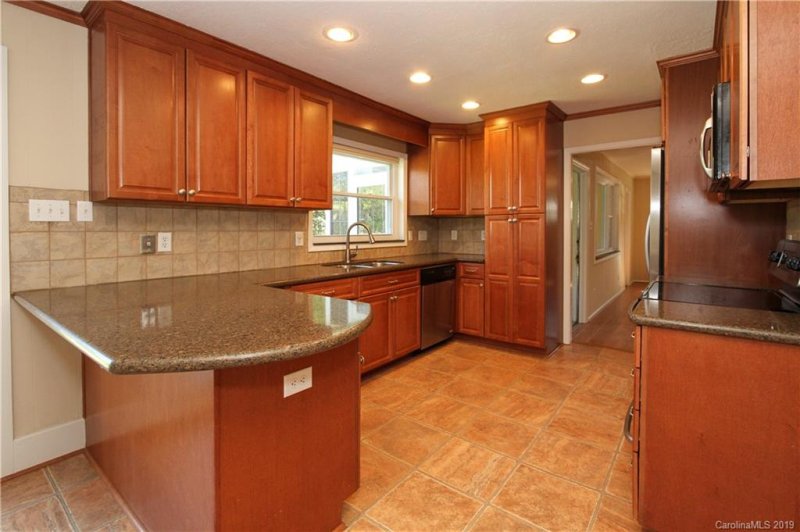 Property image 2 at 5711 Riviere Drive, Charlotte, NC 28211