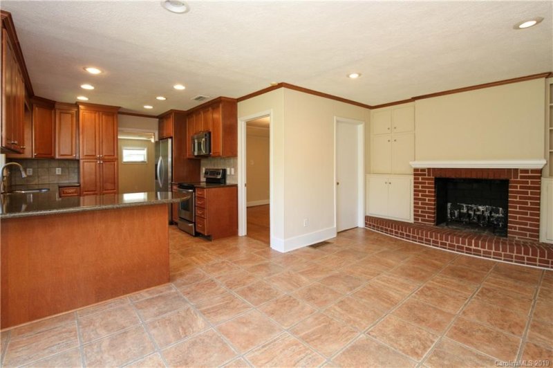 Property image 4 at 5711 Riviere Drive, Charlotte, NC 28211