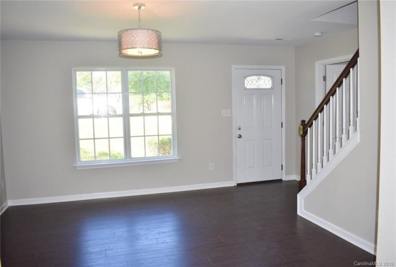 Property image 2 at 2523 Beachmont Avenue, Charlotte, NC 28208