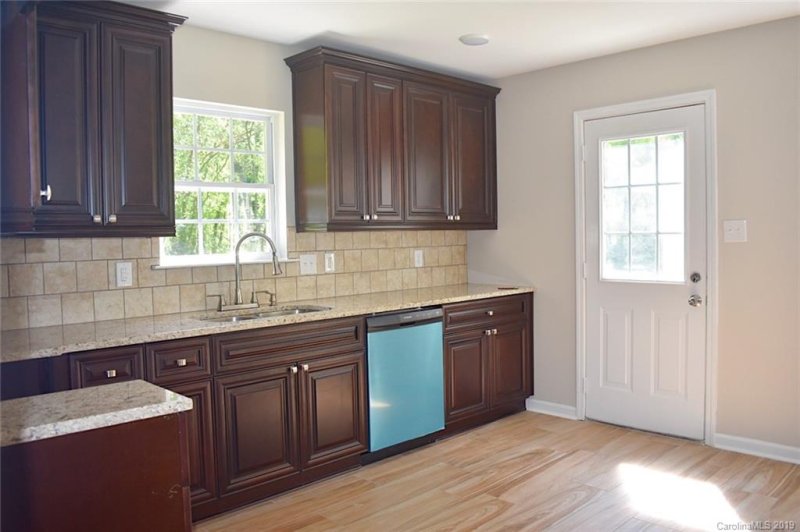 Property image 3 at 2523 Beachmont Avenue, Charlotte, NC 28208