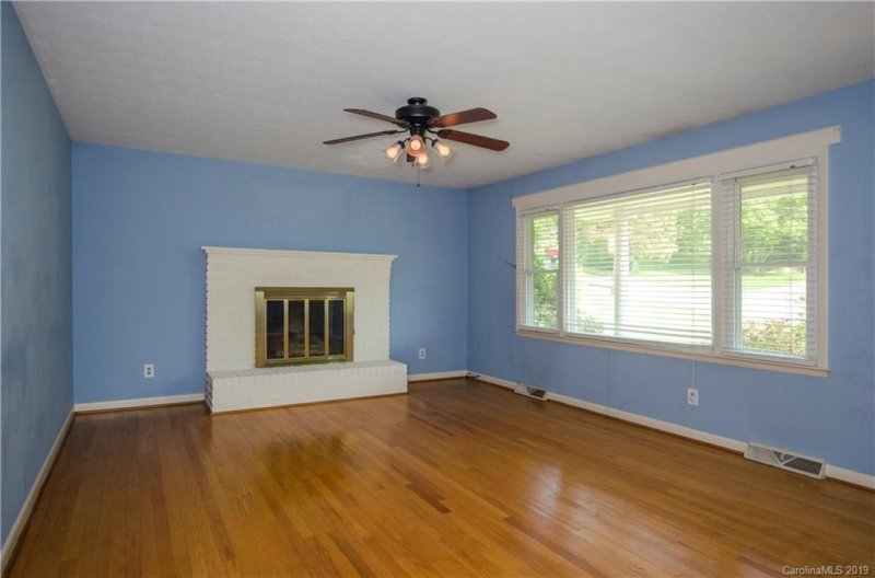 Property image 3 at 7 Debra Lane, Asheville, NC 28806