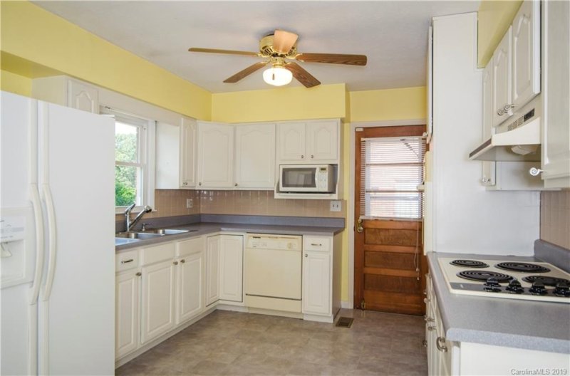 Property image 4 at 7 Debra Lane, Asheville, NC 28806