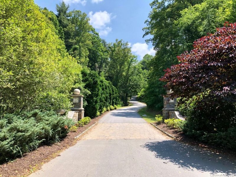 Property image 4 at 4 Ventana Drive, Asheville, NC 28804