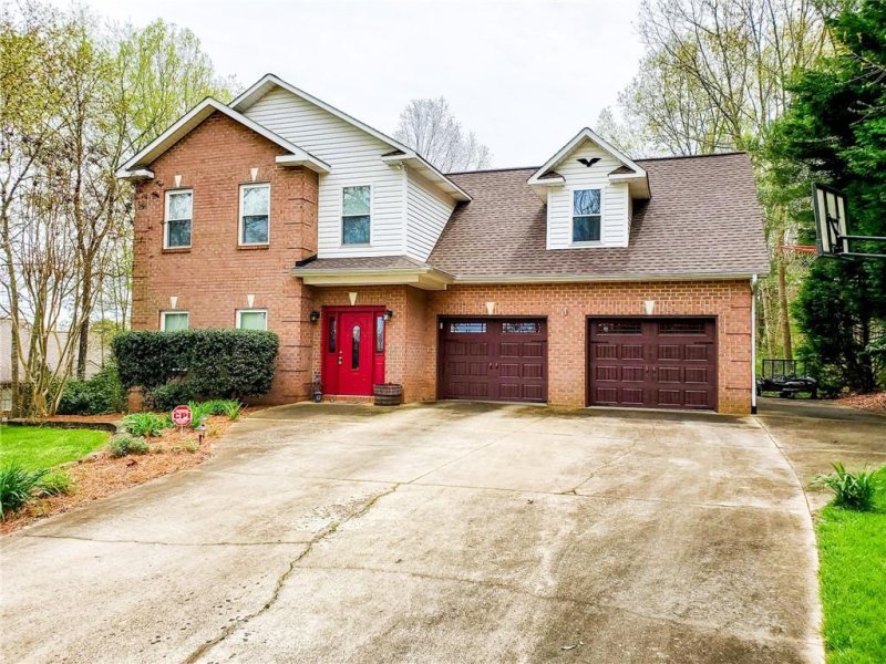 Property image 2 at 6309 Mountainside Drive, Hickory, NC 28601