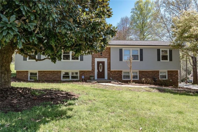 Property image 2 at 1310 36th Avenue, Hickory, NC 28601