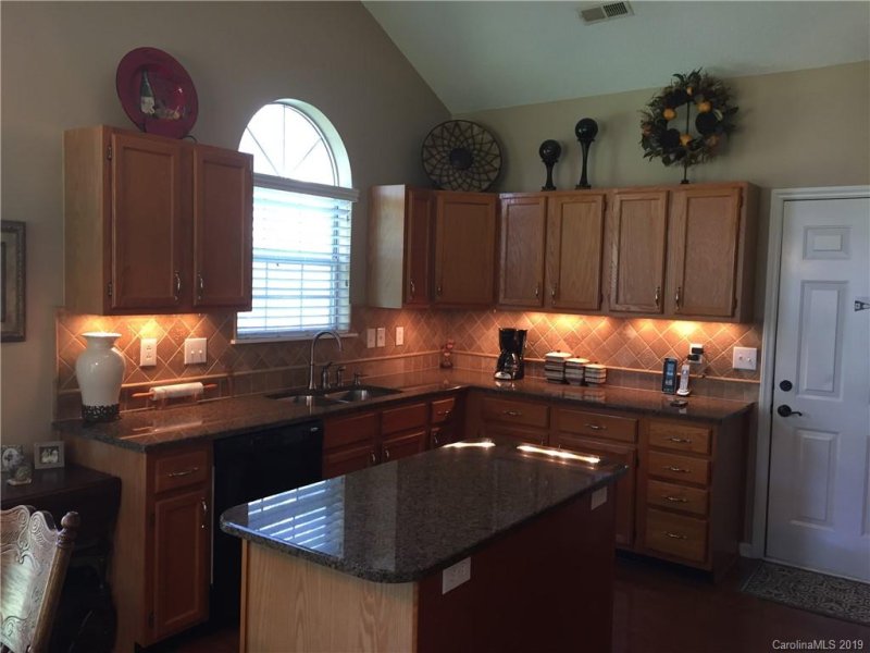 Property image 3 at 5403 Pecanbluff Court, Charlotte, NC 28216