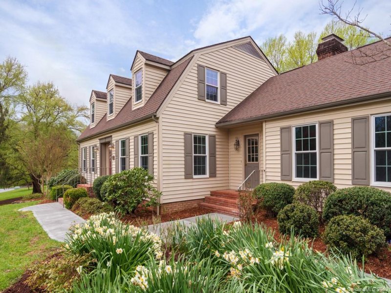 Property image 4 at 211 Raintree Drive, Hendersonville, NC 28791