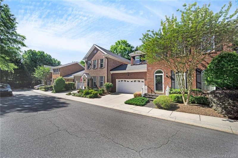 Property image 2 at 9131 Bonnie Briar Circle, Charlotte, NC 28277