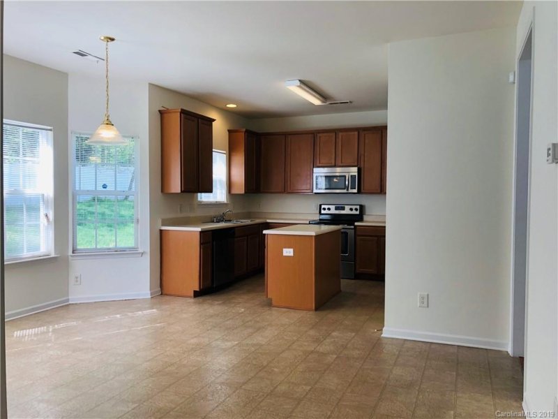 Property image 3 at 1420 Peachcroft Road, Charlotte, NC 28216