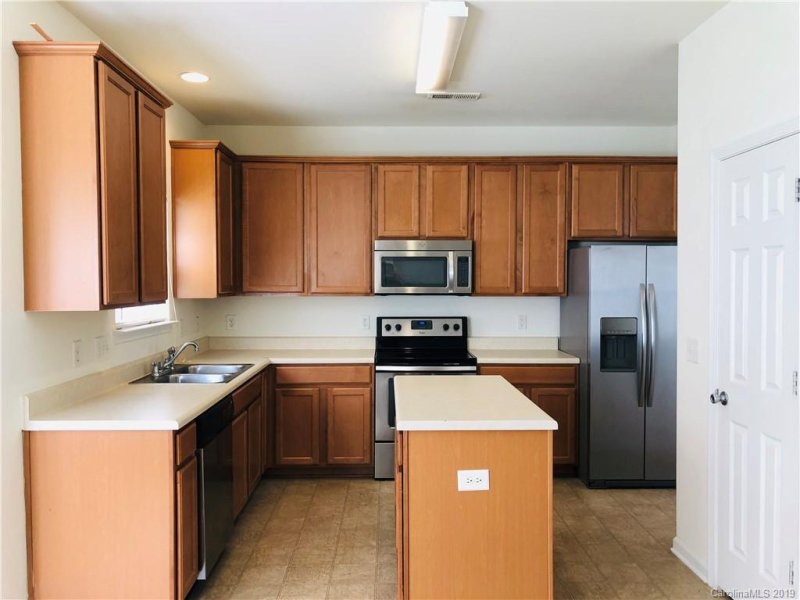 Property image 4 at 1420 Peachcroft Road, Charlotte, NC 28216