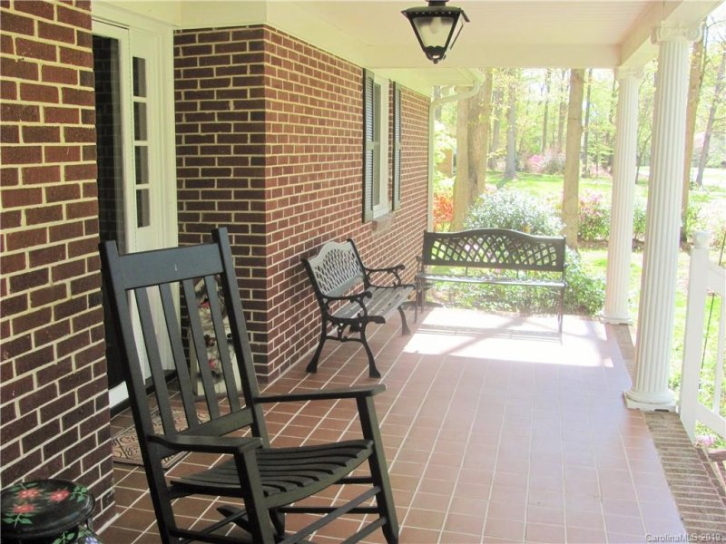 Property image 2 at 10 Rosedale Avenue, York, SC 29745