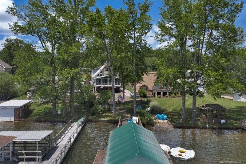 Property image 2 at 658 Pinehaven Drive, New London, NC 28127