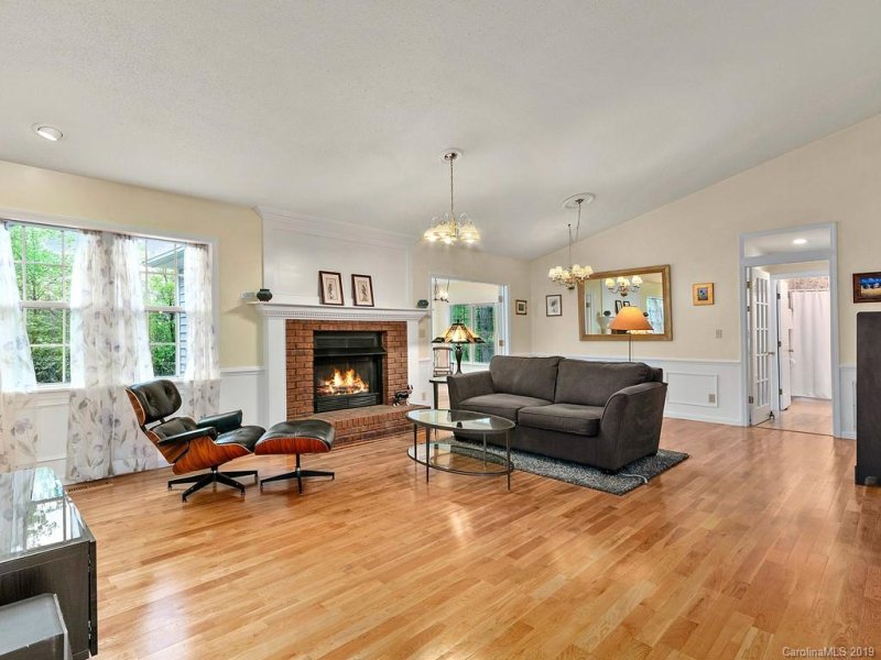 Property image 2 at 800 Summit Farm Lane, Hendersonville, NC 28739