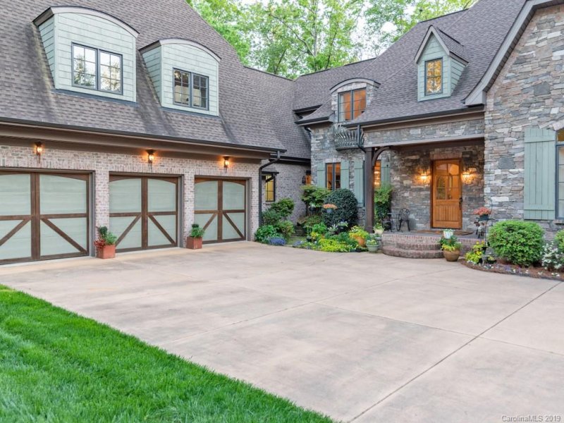 Property image 3 at 6040 Oxfordshire Road, Waxhaw, NC 28173