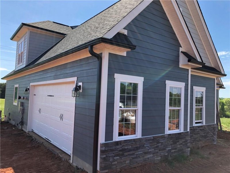 Property image 2 at 935 Oak Ridge Farms Circle, Newton, NC 28658