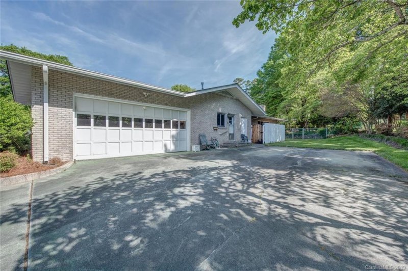 Property image 2 at 938 Sandswood Drive, Gastonia, NC 28054