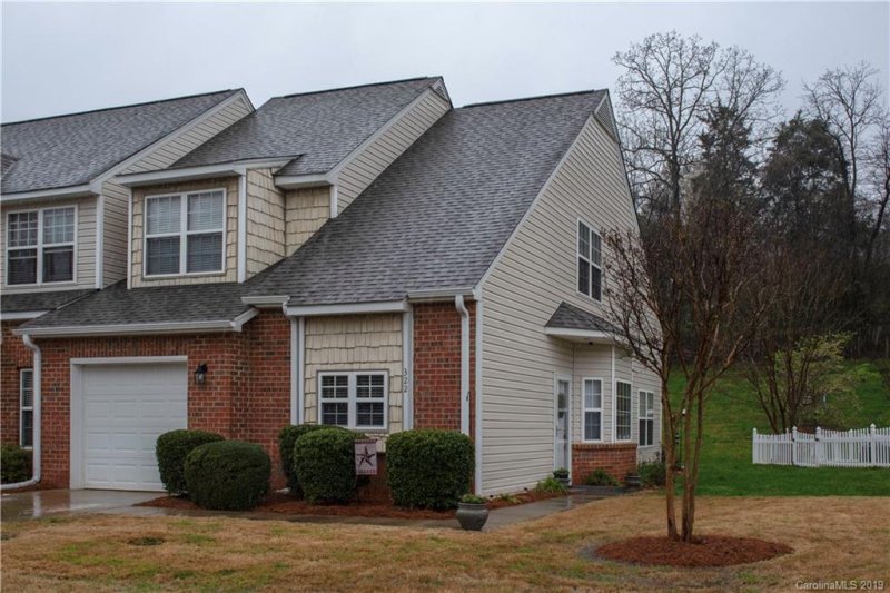 Property image 2 at 322 Valley Brook Lane, Concord, NC 28025