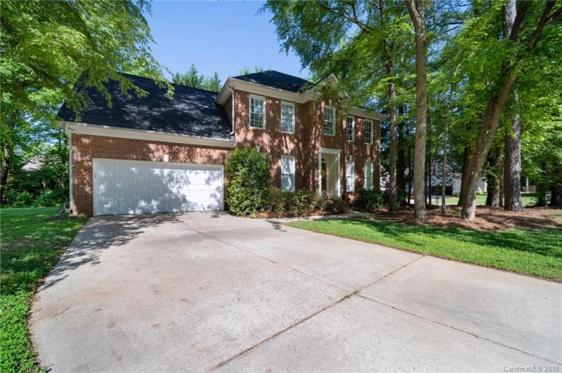 1811 Fox Hunt Court