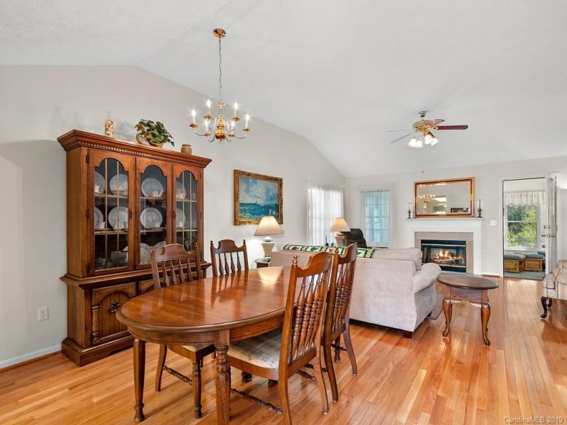 Property image 3 at 20 N Woodridge View Court, Hendersonville, NC 28791