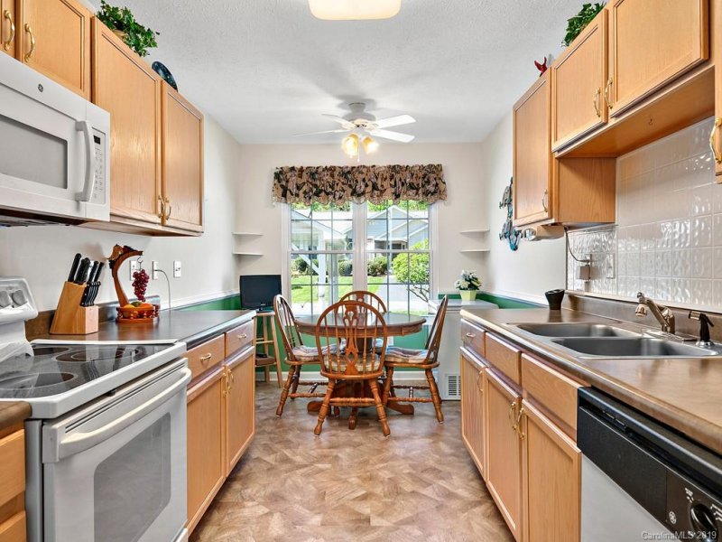 Property image 5 at 20 N Woodridge View Court, Hendersonville, NC 28791