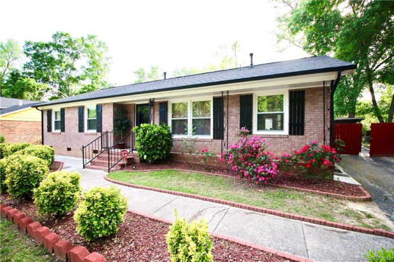 2915 Flintridge Drive