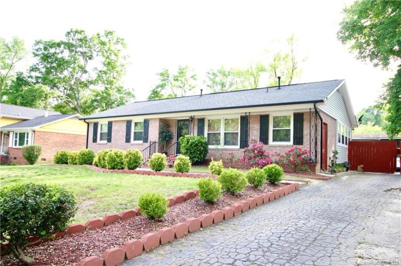 Property image 2 at 2915 Flintridge Drive, Charlotte, NC 28212