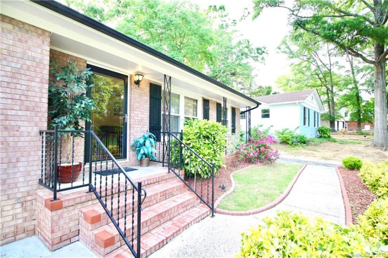 Property image 4 at 2915 Flintridge Drive, Charlotte, NC 28212