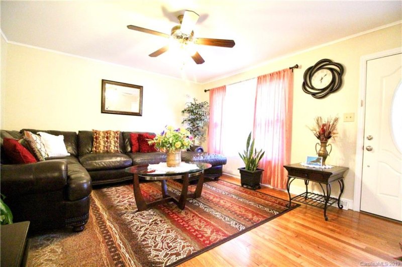 Property image 5 at 2915 Flintridge Drive, Charlotte, NC 28212