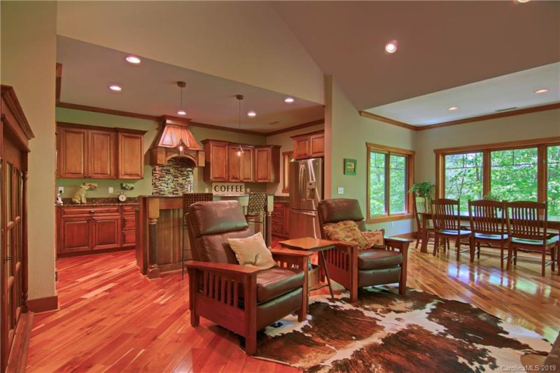 Property image 3 at 160 Flameleaf Lane, Hendersonville, NC 28739