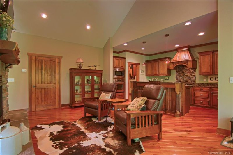 Property image 4 at 160 Flameleaf Lane, Hendersonville, NC 28739