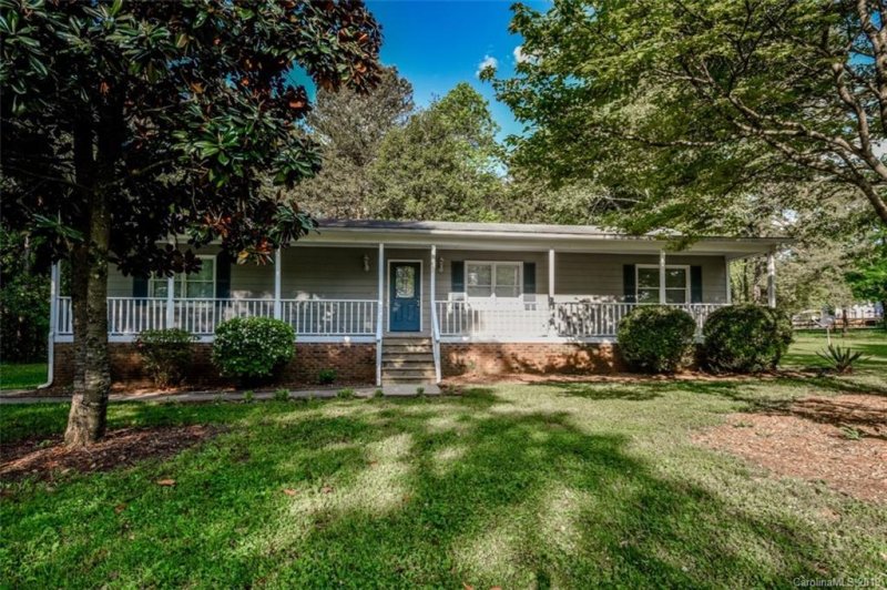 Property image 3 at 7730 Deer Track Drive, Denver, NC 28037