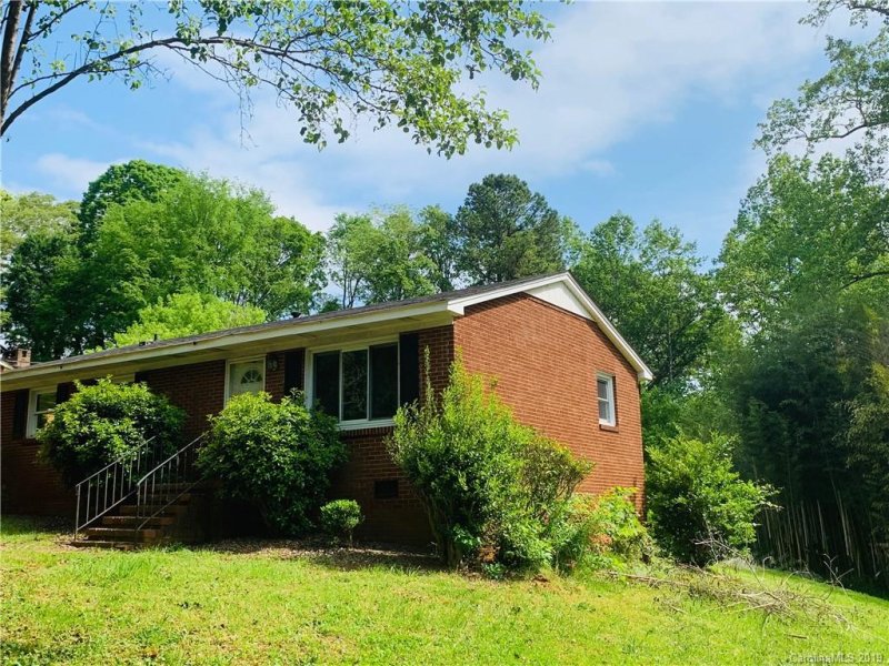 Property image 3 at 206 Point Circle, Belmont, NC 28012