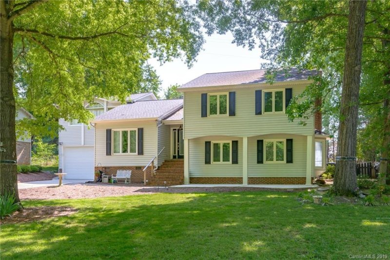 862 Shadowbrook Drive