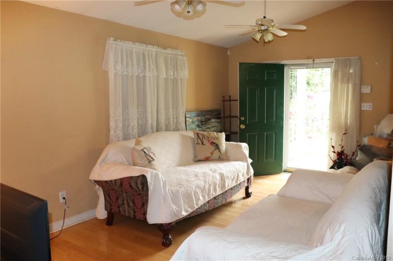 Property image 4 at 2001 Double Oaks Road, Charlotte, NC 28206