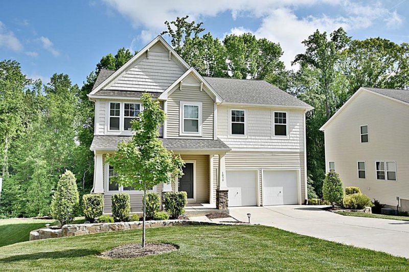 1038 Forbes Road