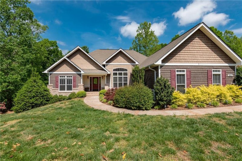 Property image 2 at 1552 Brookstone Drive, Hickory, NC 28602